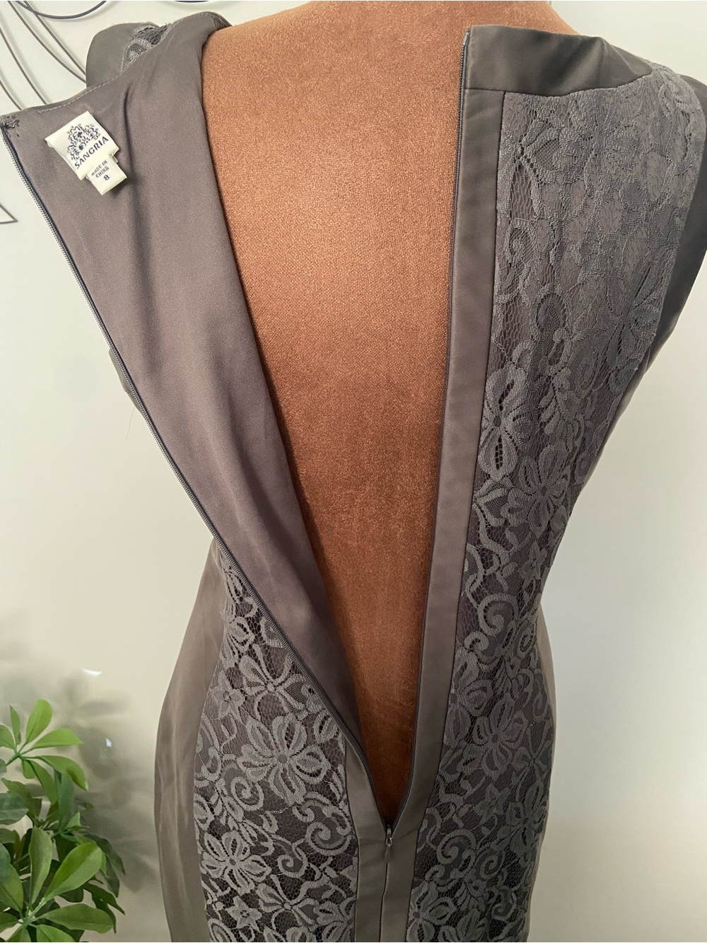 Signature by Sangria Grey Satin & Lace Panel Sheath Cocktail Dress NWOT size 8 - Picture 7 of 15